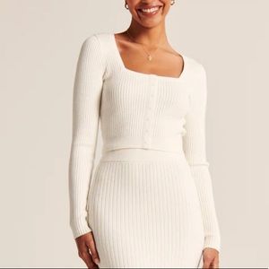 Abercrombie NWT Large Crop Pullover Sweater Square